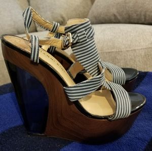Beautiful Gianni Bini wedges sandels